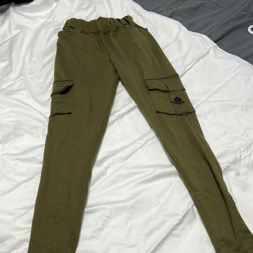 XS Army green cargo style leggings